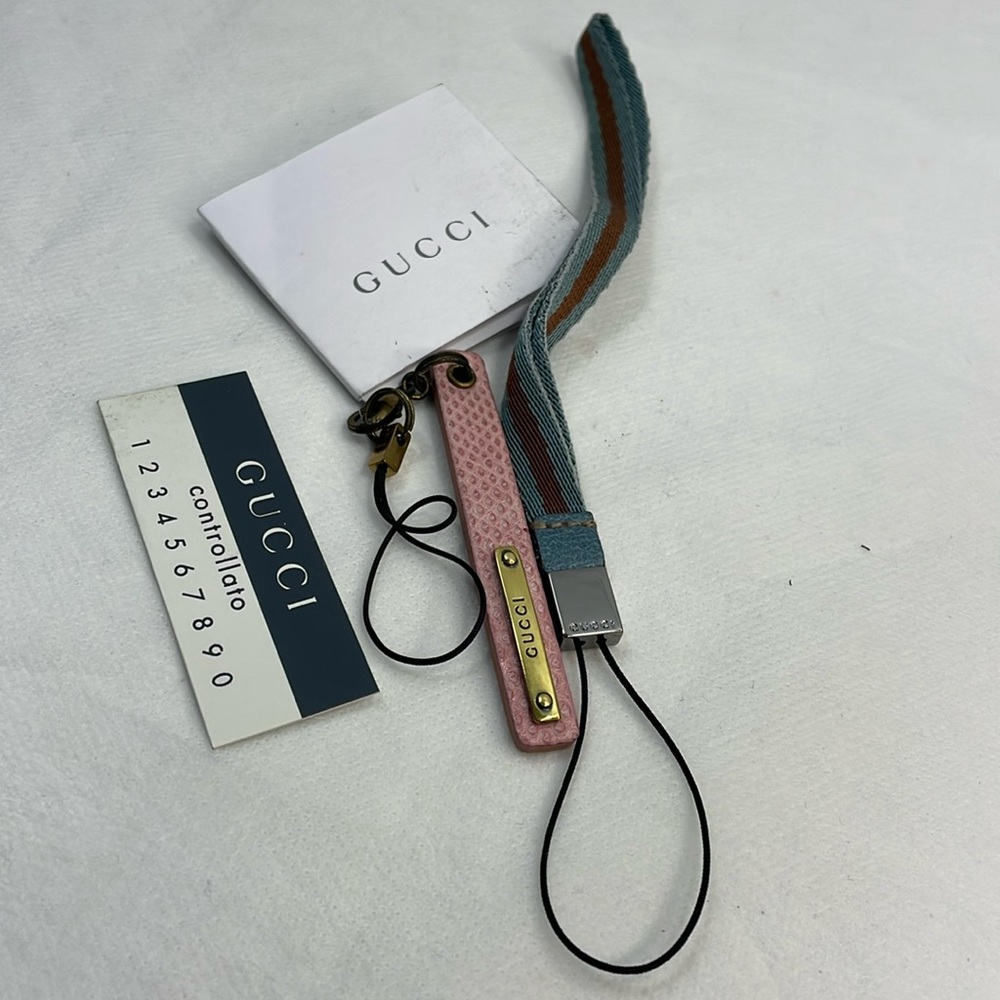 Authentic set of 2 GUCCI keychain/fobs with card and booklet